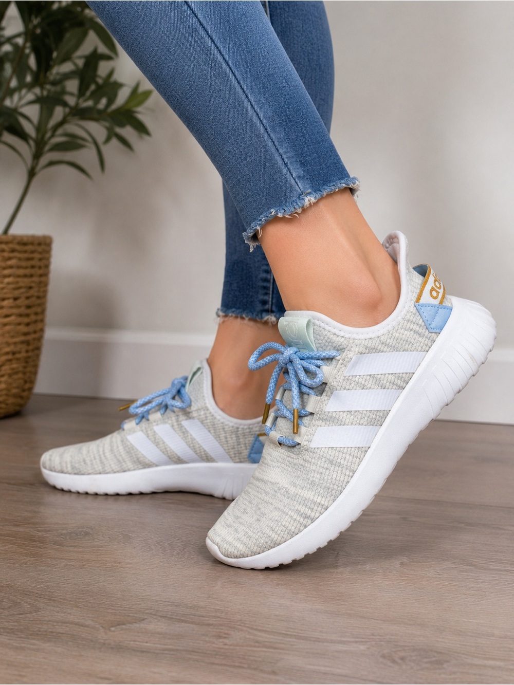 Adidas Cloudfoam Women’s 7 White Blue Athletic Running Sneakers